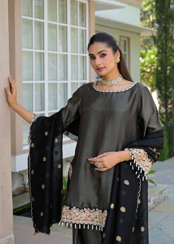 Afsana noor farsi Salwar Kameez market in Mumbai